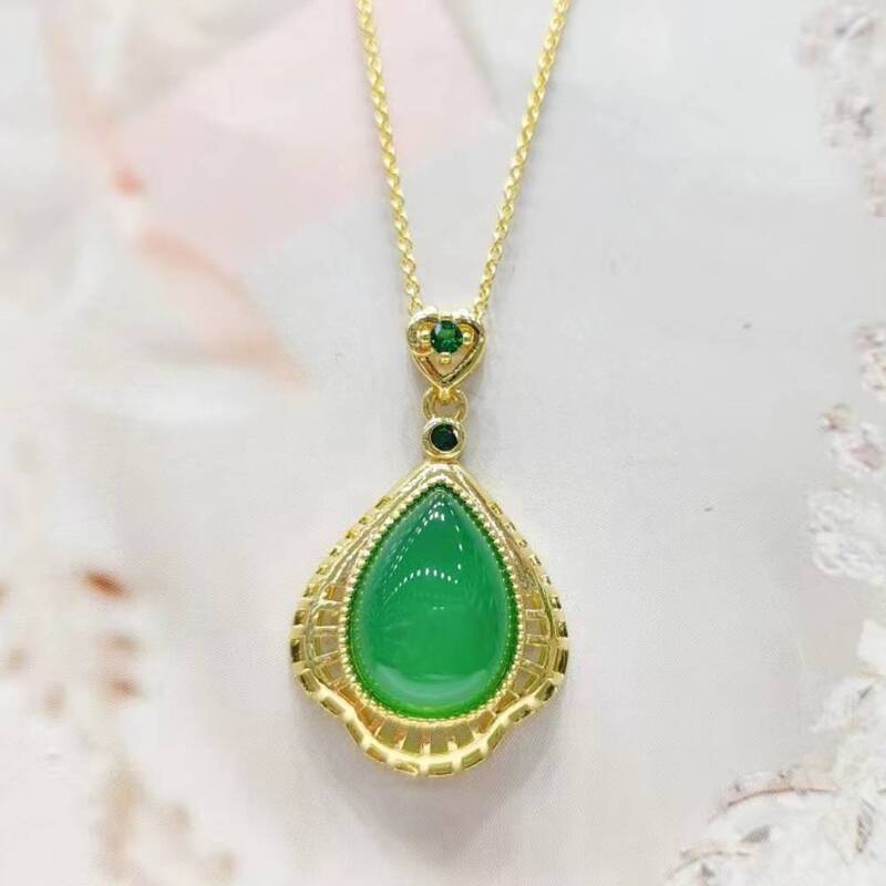 Stylish Clavicle Chain Necklace Chrysoprase Jade Pendant Natural Chalcedony Water Drip Pendants Women Charm Jewelry Gemstone