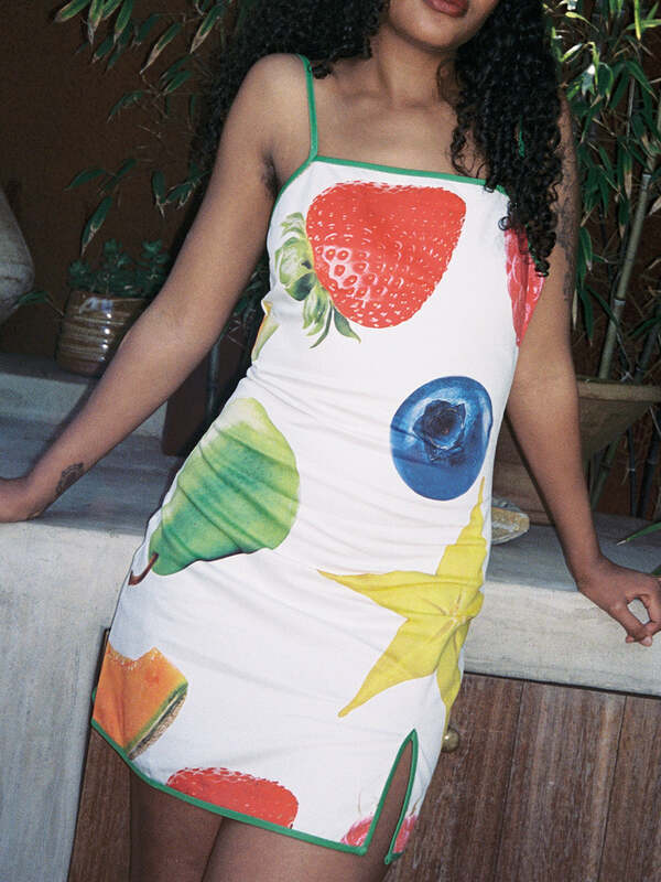 Mini vestido de fenda de cintura alta feminino, vestido Y2K, padrão de frutas brancas, vintage, sexy, festa, clube, emo