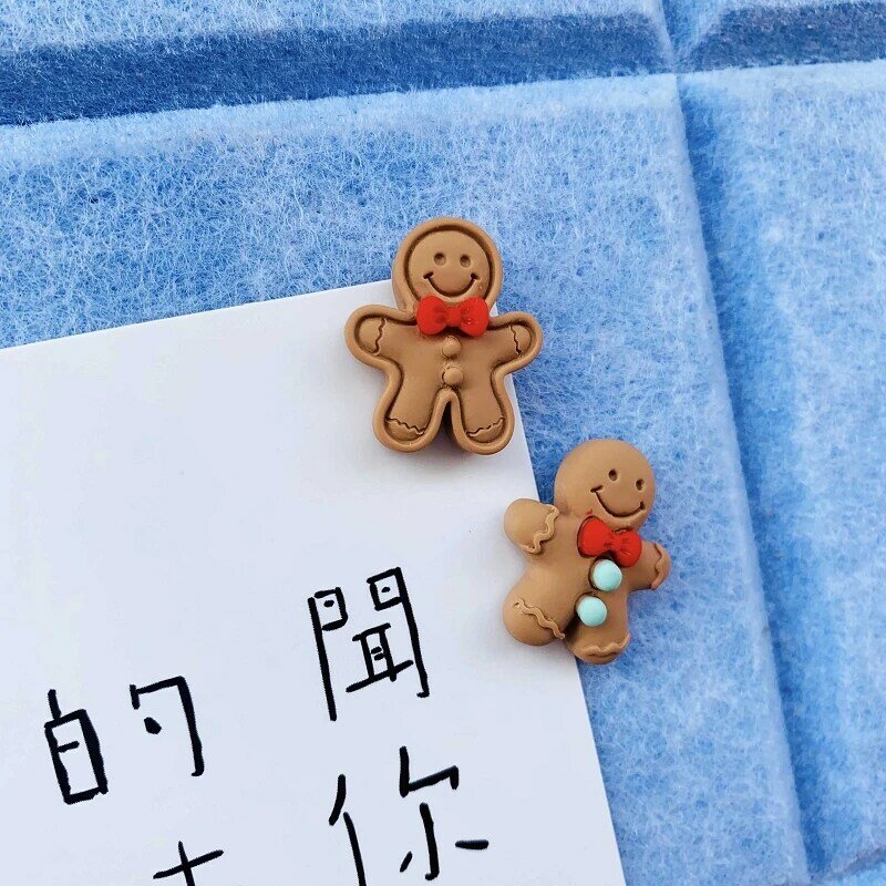 2Pcs Gingerbread Man Shape Push Pin การ์ตูนน่ารัก Little Thumbtack Felt Cork Board Thumb Tack Pin PushPin ตกแต่งกด pin