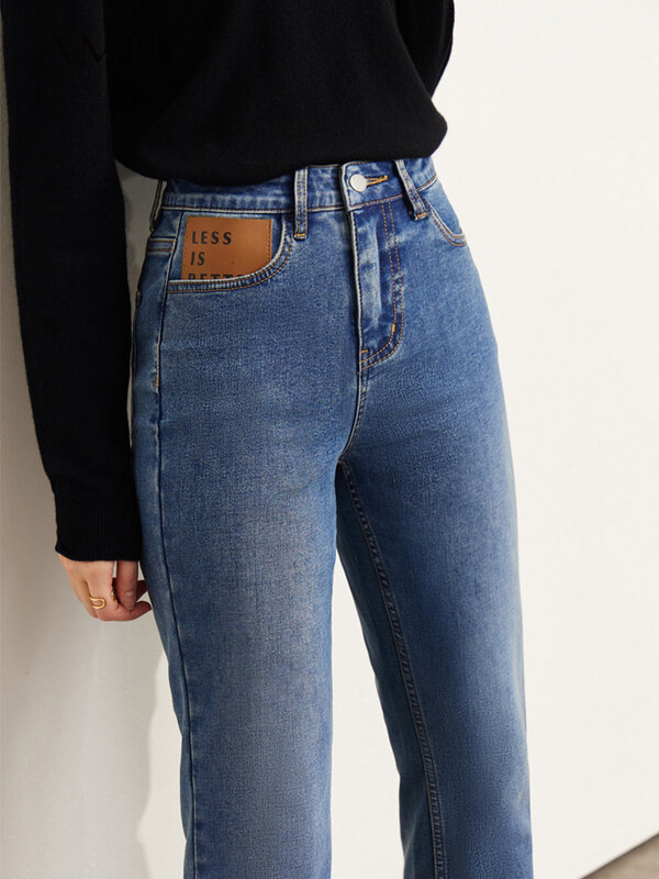 AMII Jeans Minimalis Wanita Musim Gugur 2022 Katun Baru Kulit Hangat Dekorasi Celana Denim Ramping Bergaya Kasual dengan Saku 12241174