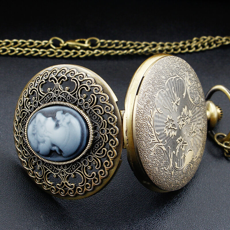 Neuankömmling Bronze exquisite hohle Dengin Frauen Vintage Quarz Taschenuhr Halskette Anhänger Geschenke für Frauen oder Männer