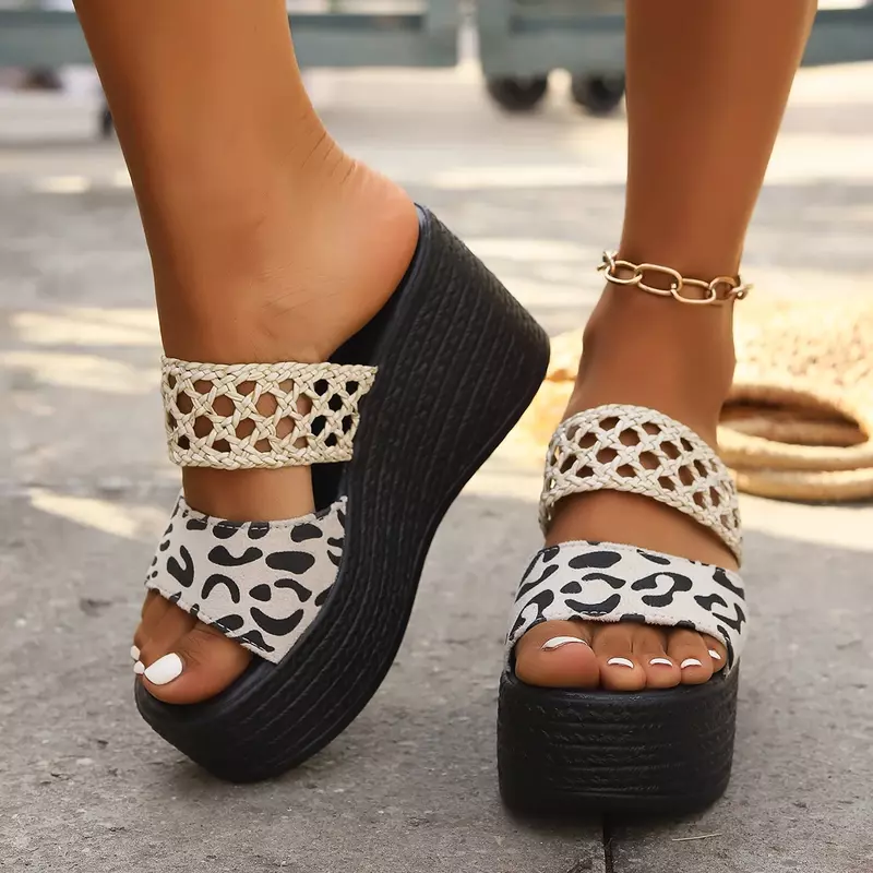 Chinelos de salto cunha leopardo para mulheres, sandálias ocas, calçado plataforma, verão