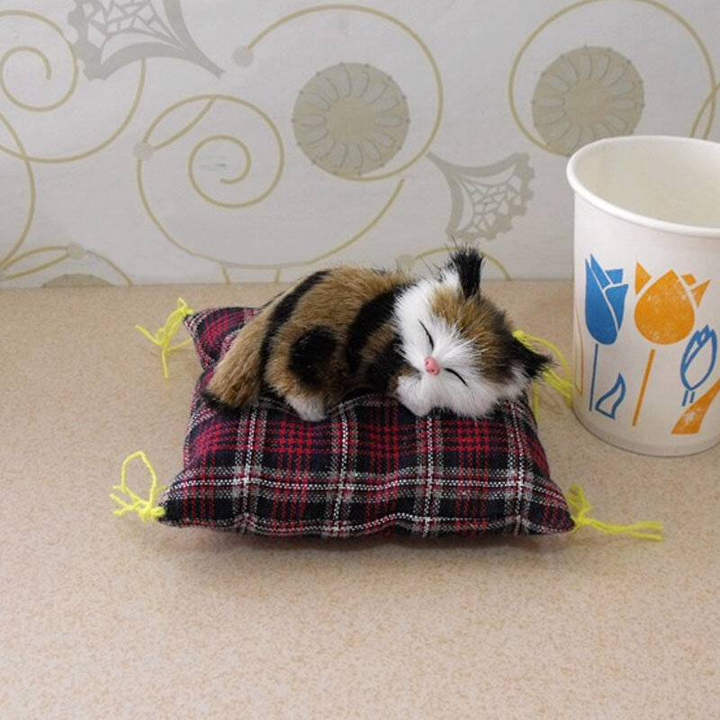 1PC Mini śpiące koty na poduszce imitacja kota ozdoby dla lalek tkaniny pluszowe koty na samochodzik dla dziecka dekoracje dla dzieci prezenty urodzinowe