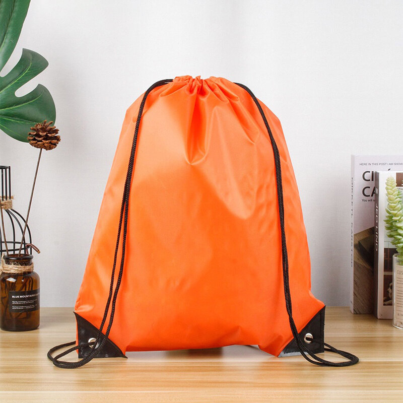 Tas ransel tali serut warna-warni warna Solid, tas olahraga tahan air sederhana untuk pria dan wanita