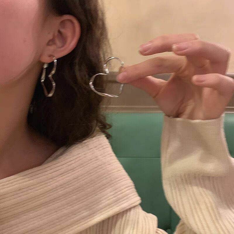 Hollow Big Heart Hoop Earrings Women Korean Ins Style Small Design Brand Fashion Simple Piercing Jewelry Wholesale Nice Gifts