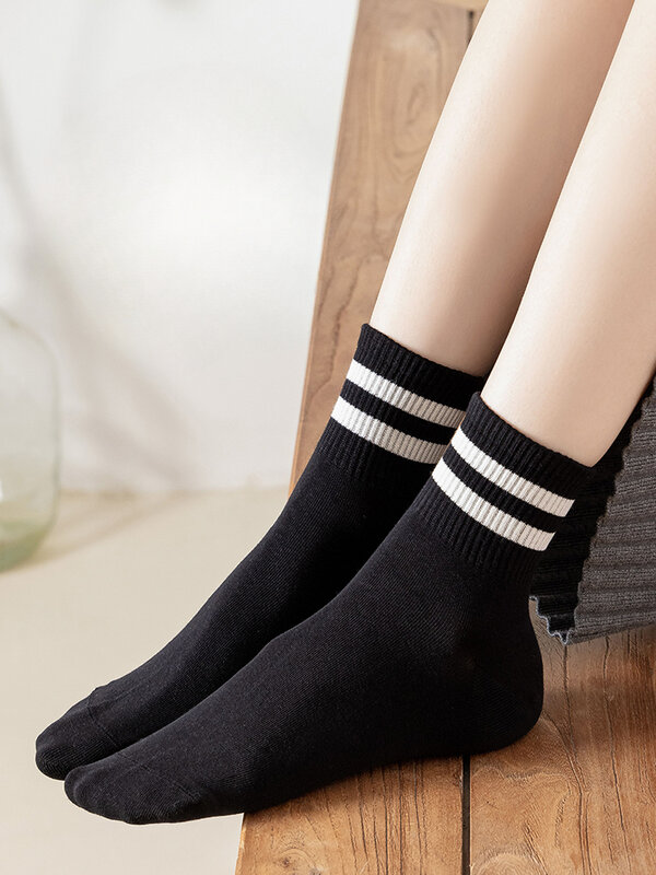 3/5 Paar Socken Damen Mid-Leg Socken Frühling und Sommer dünn gestreifte Barren adrette Sport Socken ohne Knochen