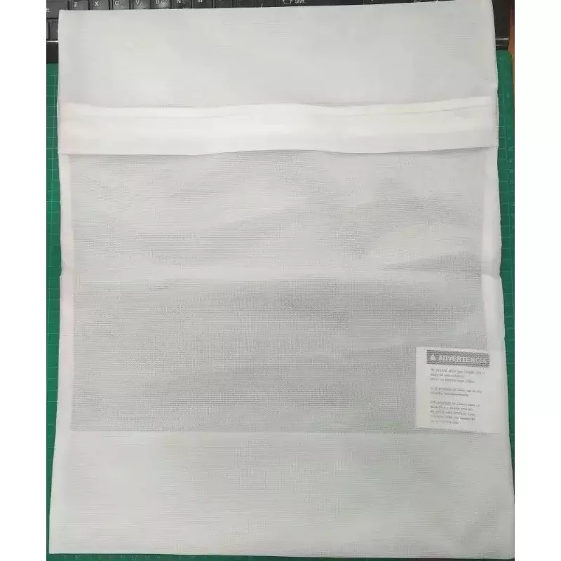 Hauptstützen liefern einen Wasch beutel aus weißem Polyester netz mit Reiß verschluss, 15 "x 18"