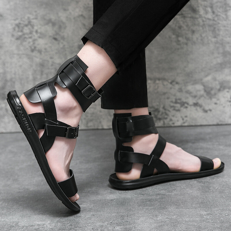 Modne męskie letnie sandał skórzany luksusowe płaski czarny sandały męskie designerskie buty rzymskie casualowa lekka kostki sandały z paskami mężczyzny 2023
