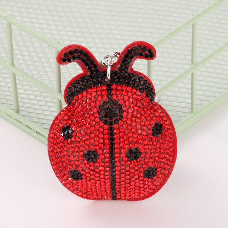 Gantungan kunci kumbang kecil paduan seng tahan lama mudah digunakan gantungan kunci kepik serbaguna tas pesona merah