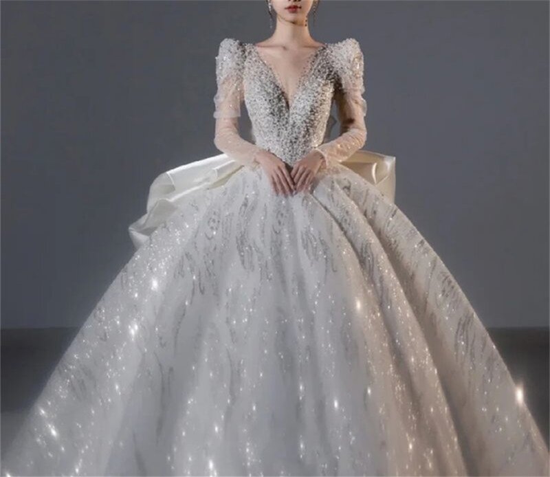 Dubaj Arabia luksusowa suknia balowa suknia ślubna kryształ olśniewająca perła ślubna suknia V Neck długie rękawy pokrowiec tył w motylki Robe De Mariée