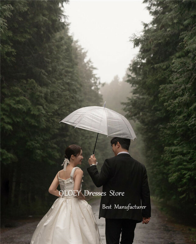 OLOEY gaun pernikahan model Korea Satin gading gaun pengantin dengan gesper foto korset panjang lantai belakang gaun pengantin buatan khusus 2024