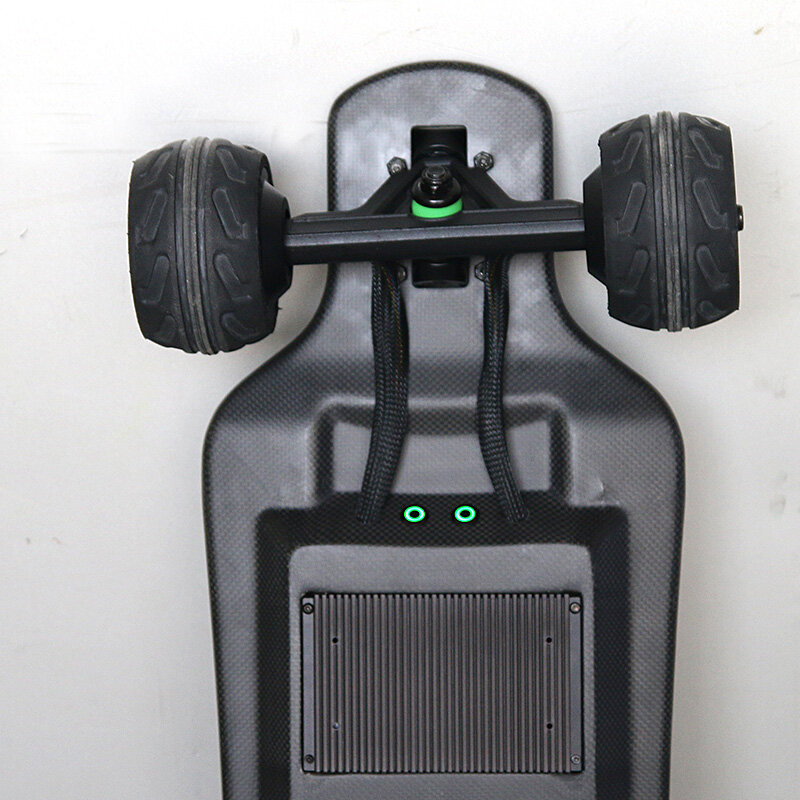 Longboard per skateboard elettrico 4wd impermeabile ad alta velocità 60 km/h con ruote fuoristrada