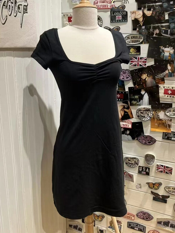 Czarna Vitnage składa koszulkę 2023 letnia sukienka z krótkim rękawem bawełniana solidna wąska Mini sukienka moda Streetwear