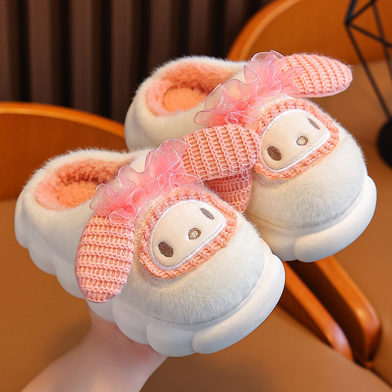 Sanrio My Melody รองเท้าแตะผ้าฝ้ายสำหรับเด็กรูปอะนิเมะฤดูหนาวพ่อแม่-ลูกให้ความอบอุ่นรองเท้าขนฟู Kawaii น่ารักรูปการ์ตูนสไตล์ใหม่