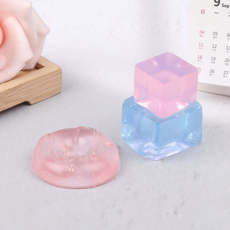 Ice Block Stress Ball Toy Squeeze Toy Mini giocattoli a lenta crescita Kawaii cubo trasparente antistress Squeeze Toy
