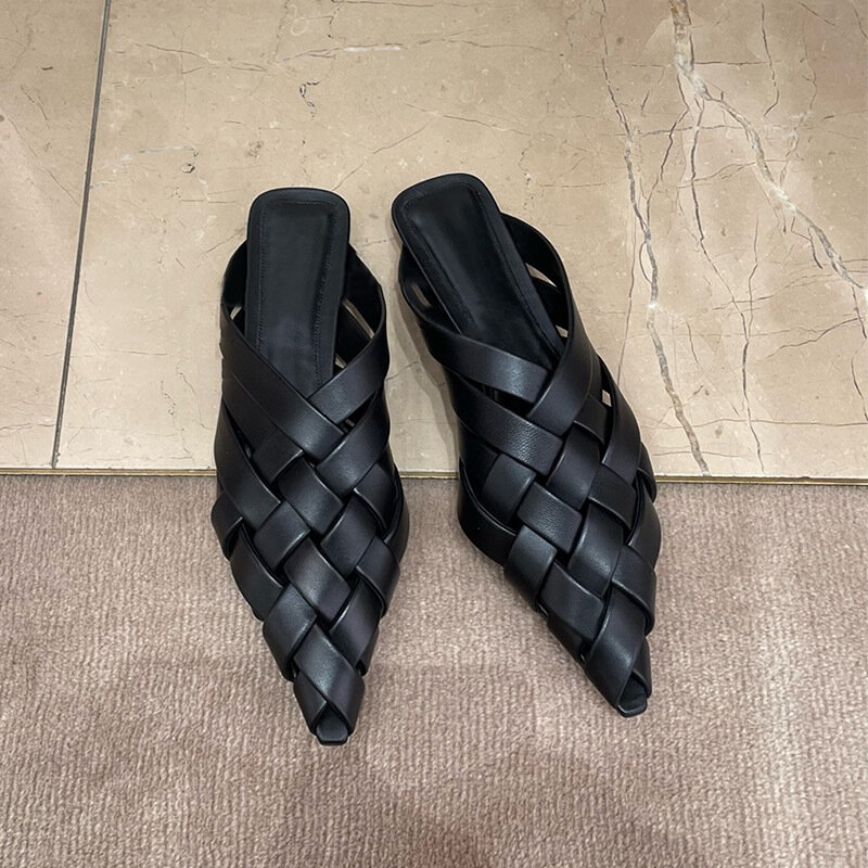 Летние кожаные универсальные, простые остроносые плетеные сандалии на плоской подошве, туфли Muller, закрытые на носок сандалии с откидной крышкой