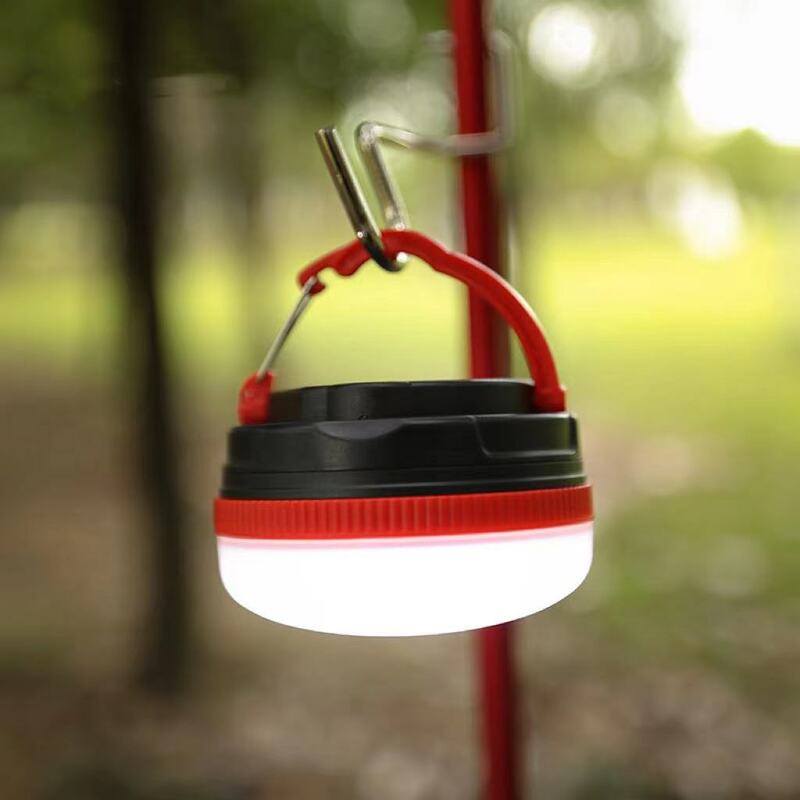 โคมไฟ LED แคมป์3โหมดให้พลังงานจากแบตเตอรี่แบบพกพาพร้อมฐานแม่เหล็กสำหรับการเดินป่ากลางแจ้งฉุกเฉิน