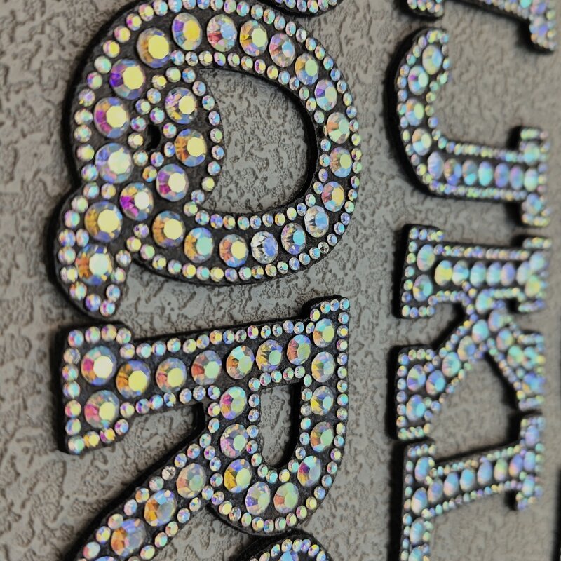 2024 nowe haft ze strasem naszywki kryształowe alfabet literowy naklejki DIY diamentowe tkaniny akcesoria do torebek sukienka