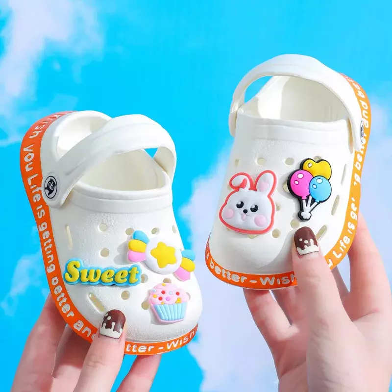 Sandálias antiderrapantes infantis buraco dos desenhos animados, sapatos de bebê, chinelos macios, design de bricolage, verão, praia infantil, meninos, meninas
