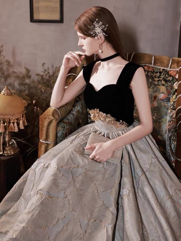 アップリケ付きのエレガントなベルベットのイブニングドレス,背中の開いたロングドレス,ノースリーブ,黒