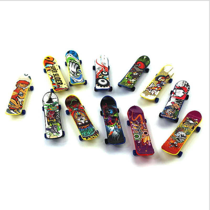 1Pc Fingerboard Mini Creative ปลายนิ้วสเก็ตบอร์ดพลาสติก Finger Skate Scooter สีสุ่มตกแต่งบ้านลักษณะสุ่ม