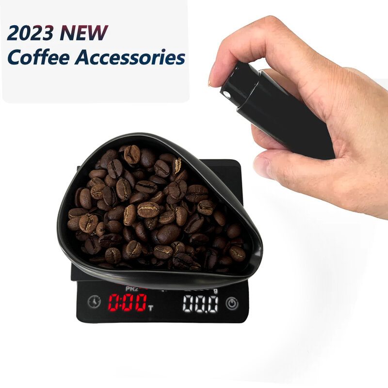 ถาดใส่เมล็ดกาแฟและสเปรย์อุปกรณ์ชงกาแฟเอสเพรสโซสำหรับบาริสต้าเทลงบนเครื่องชงกาแฟ