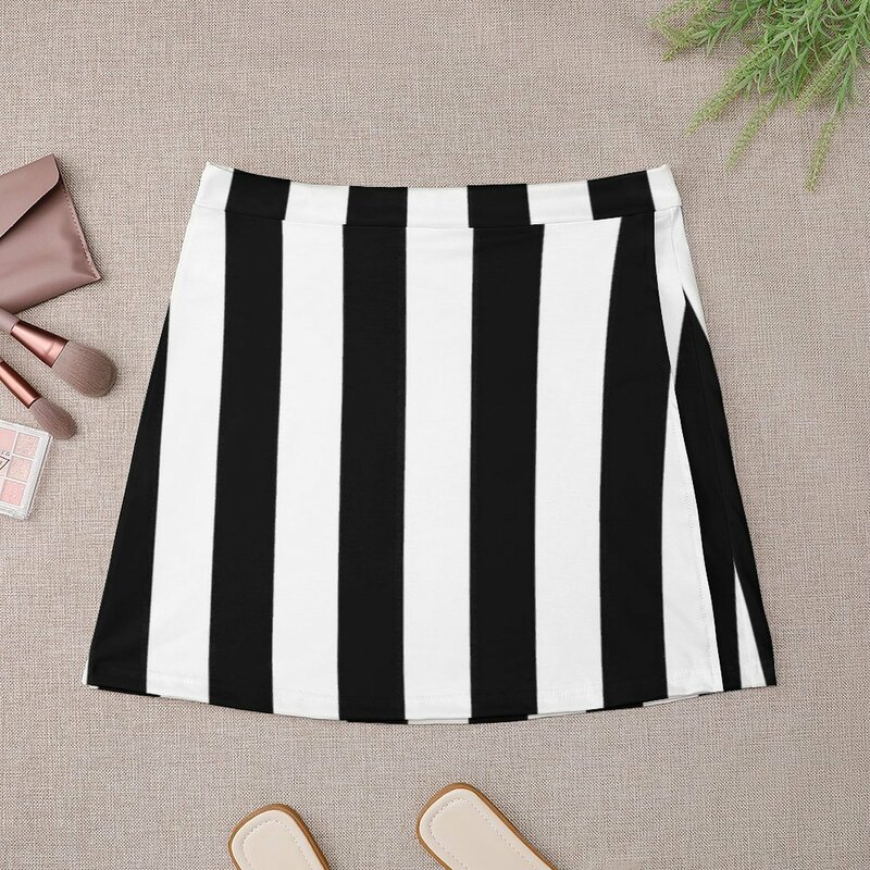 黒と白のストライプのミニスカート,婦人服,夏のファッション,トレンド2023