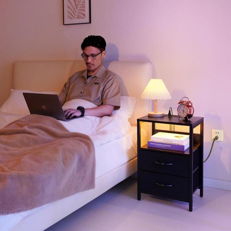Meja samping tempat tidur dengan stasiun pengisian daya, Laci kain dan meja samping tempat tidur LED, meja samping tempat tidur dengan port USB dan soket
