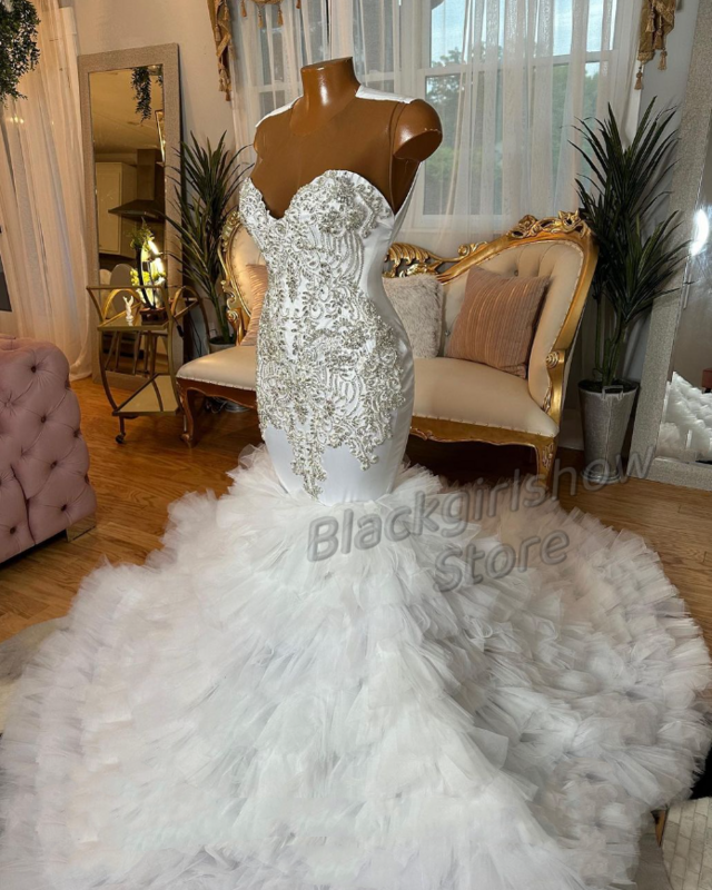 Funkeln des luxuriöses weißes Hochzeits kleid für schwarzes Kleid Kristall perlen Spitze Rüschen scheide rücken freies Meerjungfrau kleid Brautkleid