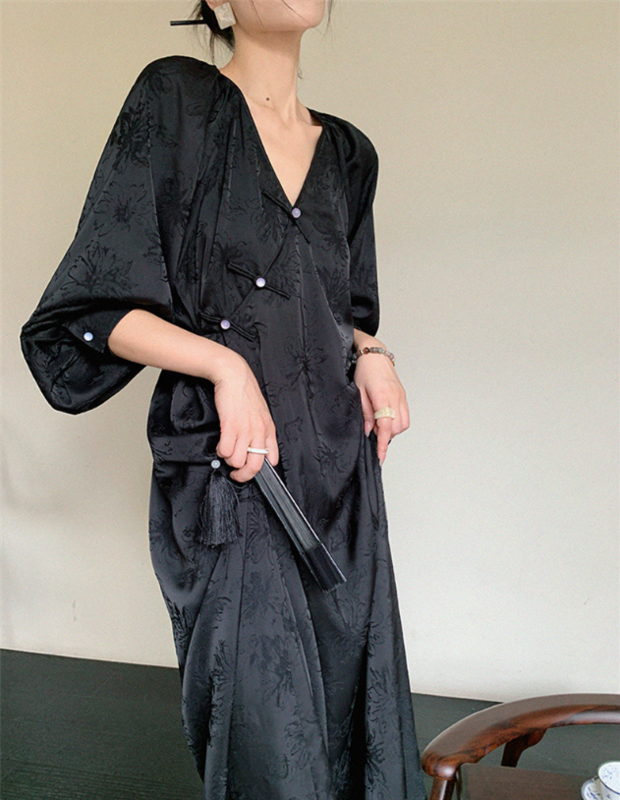 Vestido feminino de manga comprida com botão gola em v, novo estilo chinês, vestido emagrecedor elegante, verão, 2024