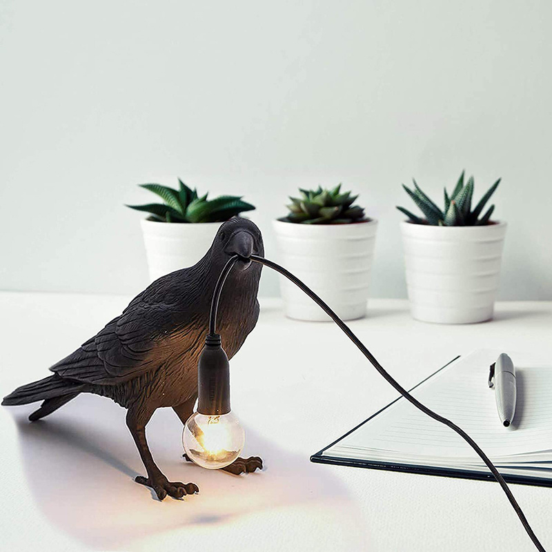 เรซิ่น Lucky Bird Crow โคมไฟตารางโคมไฟกลางคืนข้างเตียงนอนห้องนั่งเล่นโคมไฟตกแต่งบ้าน
