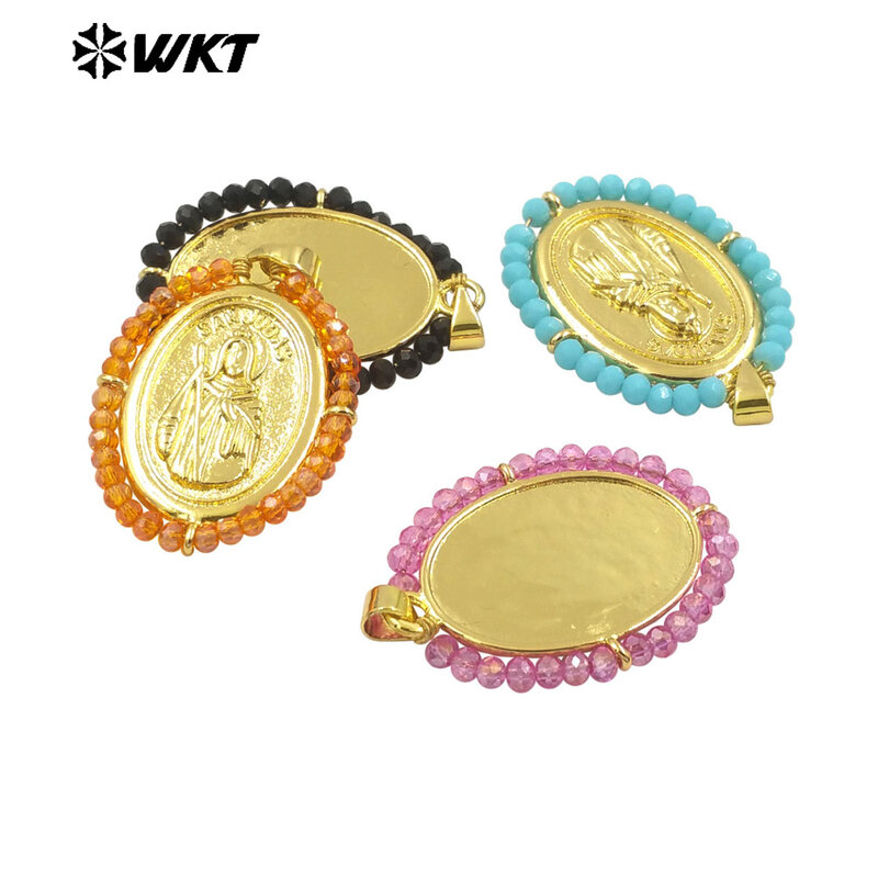 Option multi-documents WT-MN989 perles de cristal colorées pavées et pendentif en laiton jaune dans le collier des femmes de 18 pouces