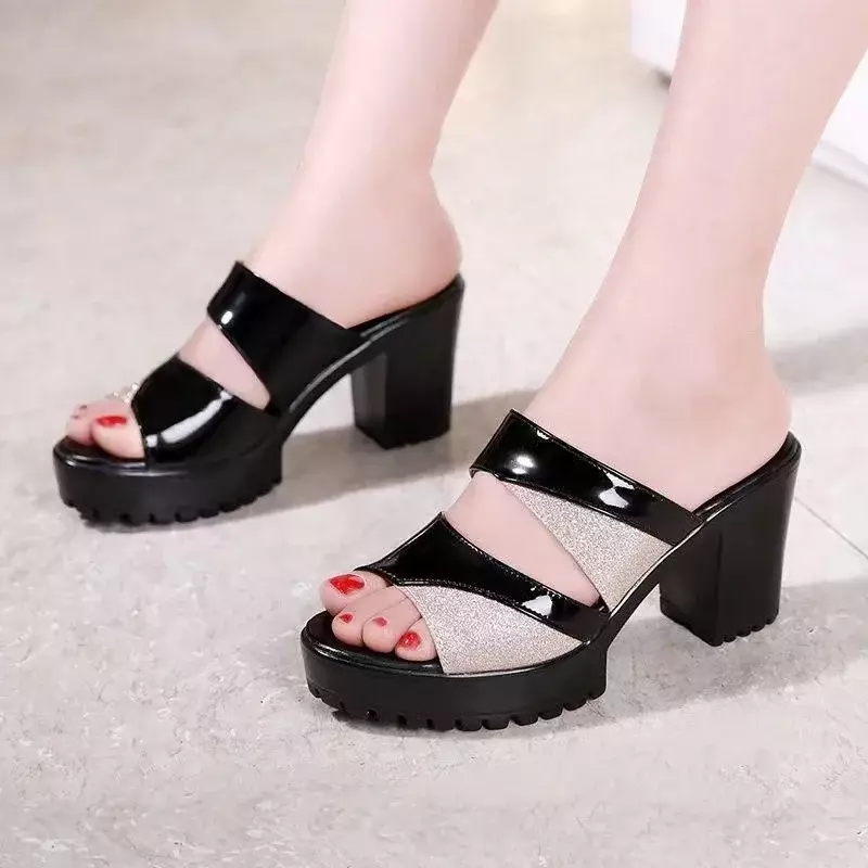 2024 Mode farblich passende Damen Hausschuhe neue Peep Toe High Heel Schuhe für Frauen Outdoor Kleid Party Damen Sandalen