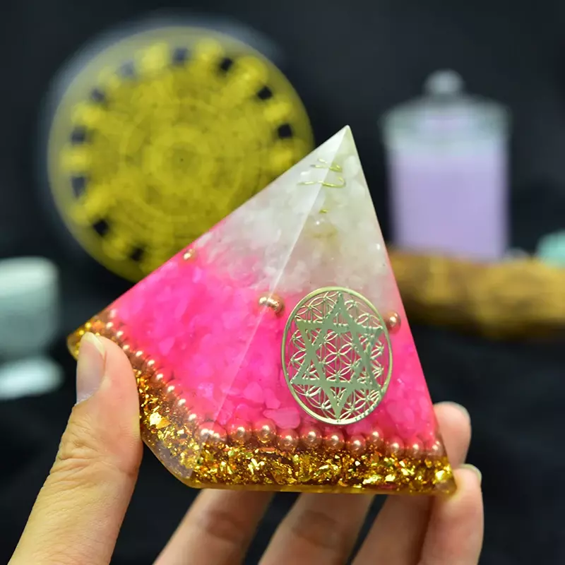 AURA REIKI orgonit piramida energetyczna pomaga miłość przynieść szczęście, aby zmienić pole magnetyczne żywica dekoracyjna biżuteria rękodzielnicza prezent