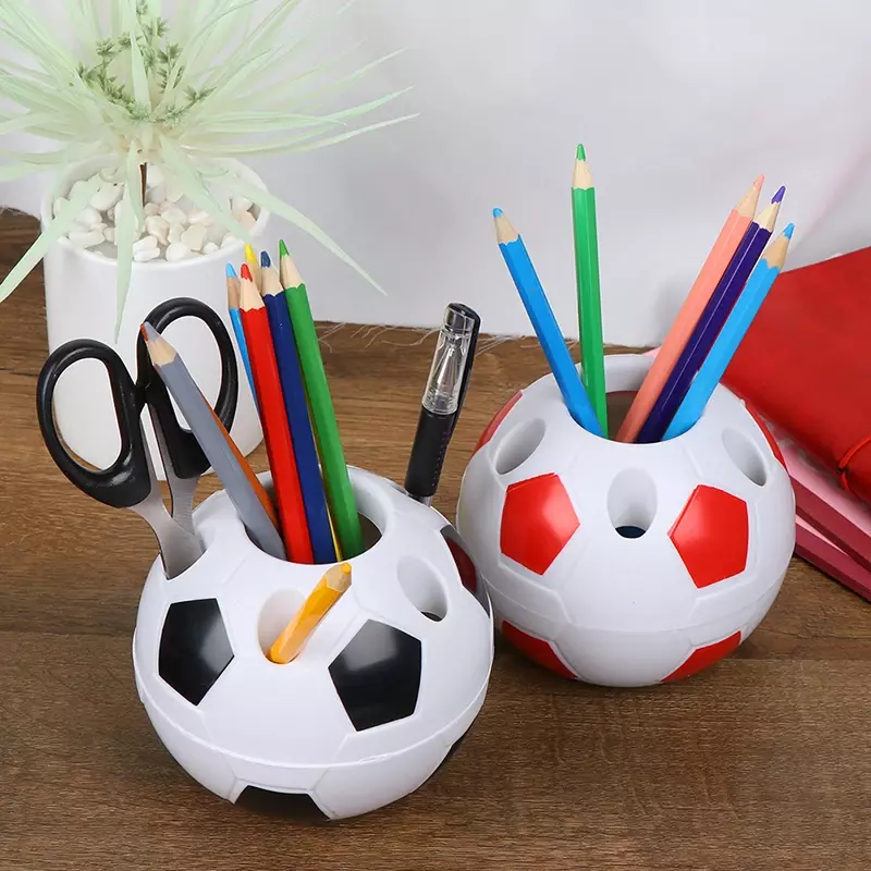 1 buah pena bentuk bola sepak hitam/merah pemegang pensil Desktop wadah peralatan sikat gigi ruangan kecil wadah alat tulis siswa
