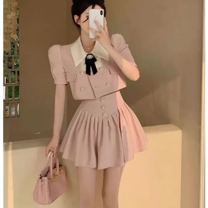 Camicie corte rosa stile Lolita da donna minigonne Set di due pezzi giappone spilla estiva coreana Polo top gonna a pieghe abiti 2024