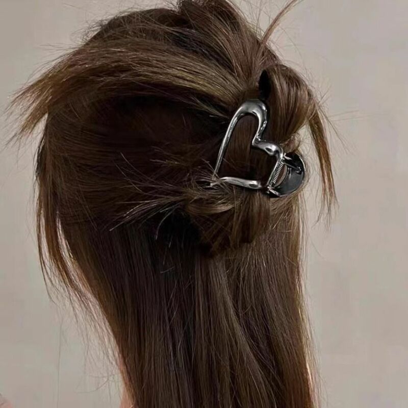 Jepit rambut logam untuk wanita gadis, aksesori rambut klip rambut hati cinta berongga klip hiu Korea