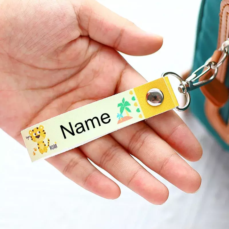 2023 personalizzato personalizzato nome Tag borsa da scuola ciondolo, nome portachiavi per i bambini dell'asilo per andare a scuola nome distintivo cordino
