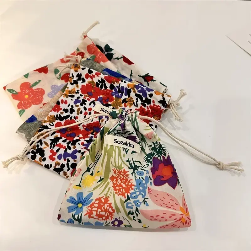 Tecido de algodão Floral Drawstring Sacos, Pequenos sacos florais, Batom Higiene Maquiagem Organizador, Bolsa de bolso, TOUB030
