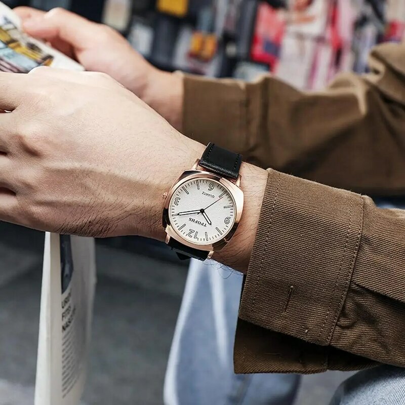 Relógio de quartzo minimalista elegante masculino, pulseira de couro falso, mostrador redondo, vestido casual, design elegante para aniversário