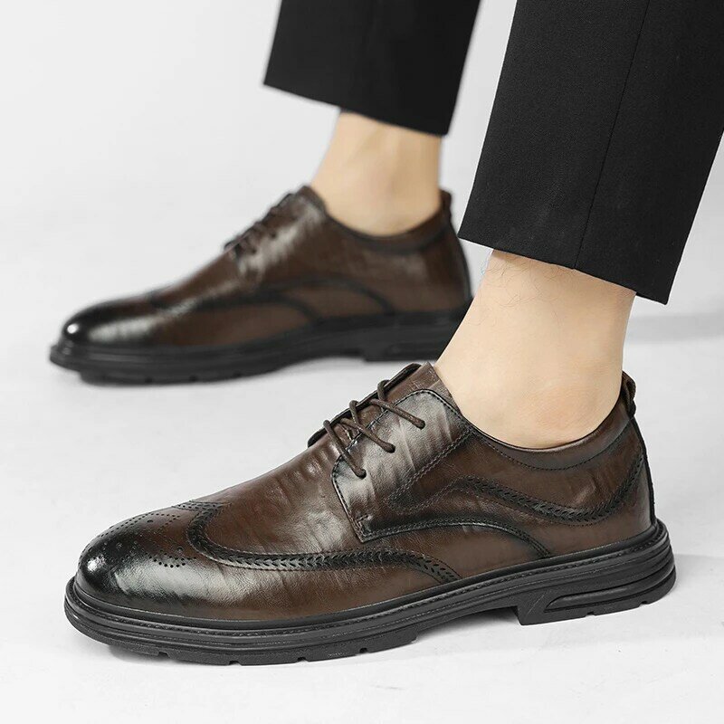 2023 High Quality Shoes for Man Cross-tied Men Leather Casual Shoes Fashion Sewing Hot Sale Round Toe Square Heel Men Dress Shoe