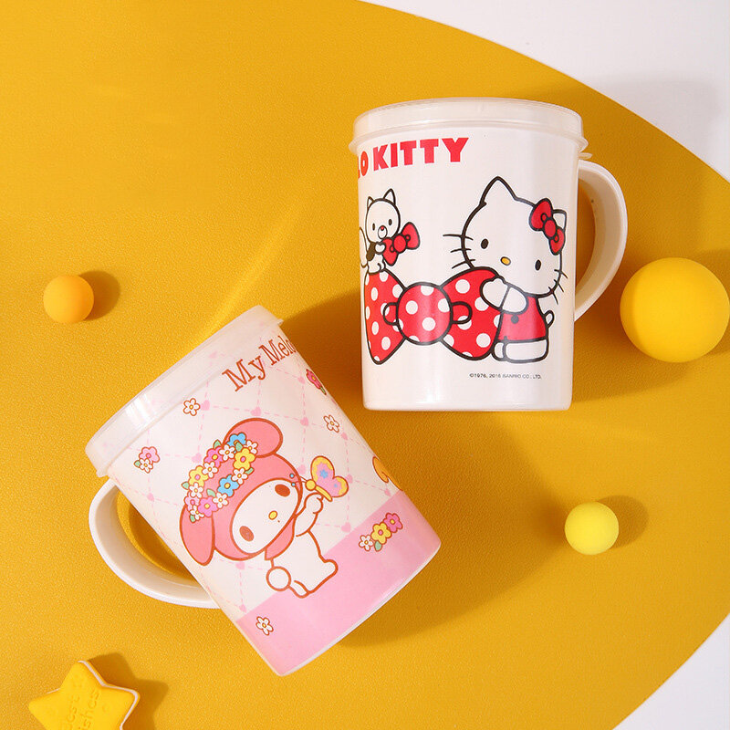 Sanrio Hello Kitty peralatan makan bayi, cangkir minum untuk penggunaan di rumah, cangkir air lucu kelas makanan anti jatuh 390ml