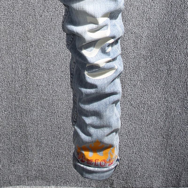 Uliczne modne dżinsy męskie światło Retro niebieskie Slim Fit drukowane projektant dżinsy męskie spodnie punkowe Hip Hop spodnie ołówkowe na co dzień Hombre