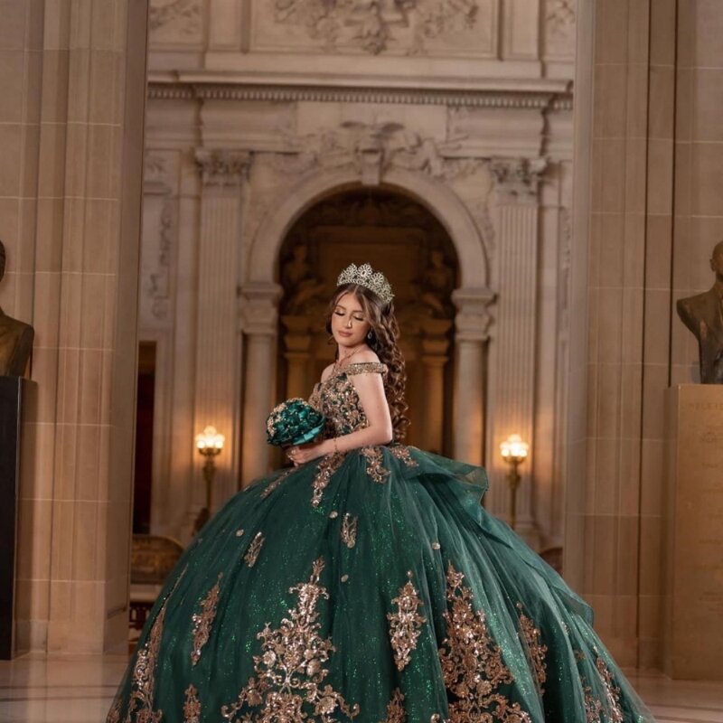 Paillettes dorate Appliques Quinceanrra Prom Dresses Off The Shoulder Princess Long Green Charming Sweet 16 Dress Vestidos