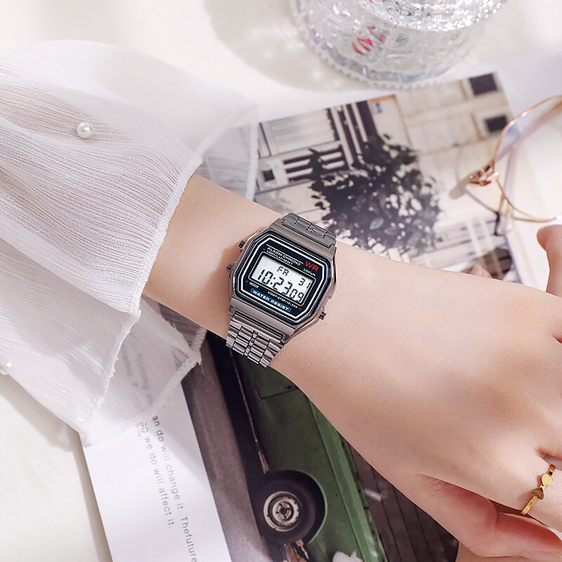 Relojes digitales para hombre y mujer, pulsera deportiva resistente al agua, reloj de pulsera LED electrónico dorado, 2024