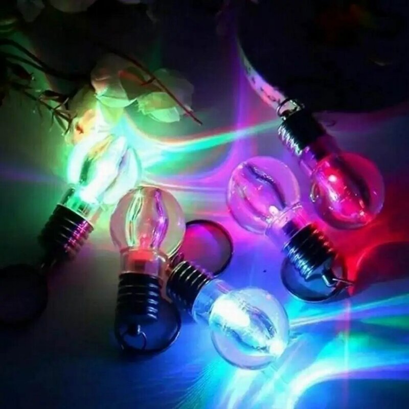 Mini llaveros de coche que cambian de Color, linterna LED, lámpara de bombilla, llavero, regalo de Navidad