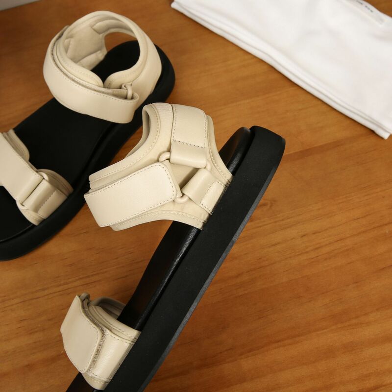 2024 New platform sandals for girls increase leather shoes and women wear beach shoes in summer.