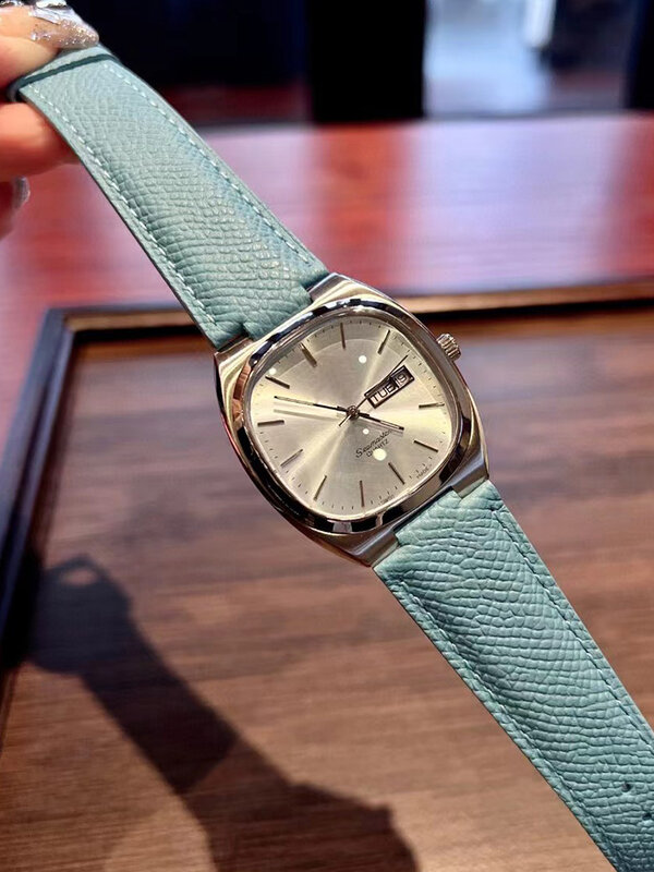 Desainer tali kulit casing baja jam tangan kuarsa berbentuk TV kalender minggu 2024 jam tangan baru wanita jam tangan modis mewah