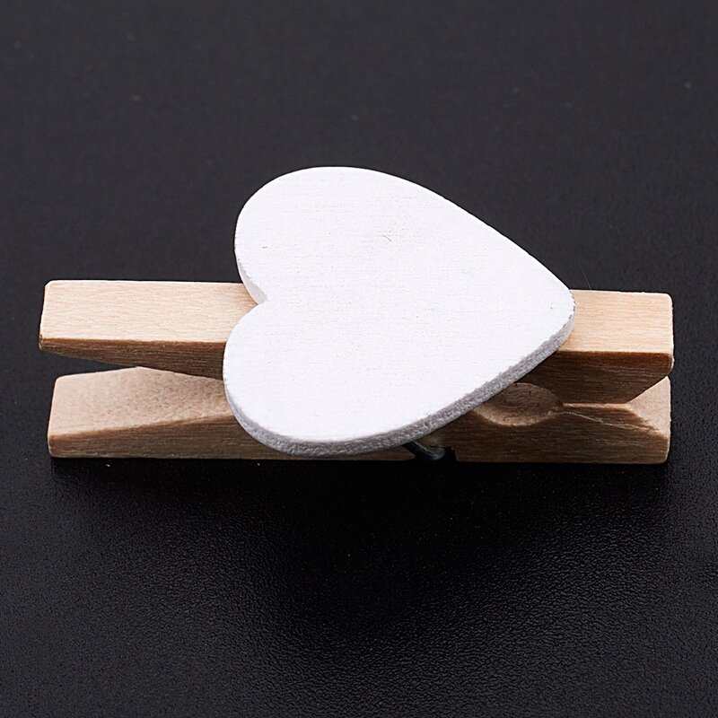 2x kleine Mini-Wäsche klammern aus Holz/dekorative Heringe mit Herzen, weiß