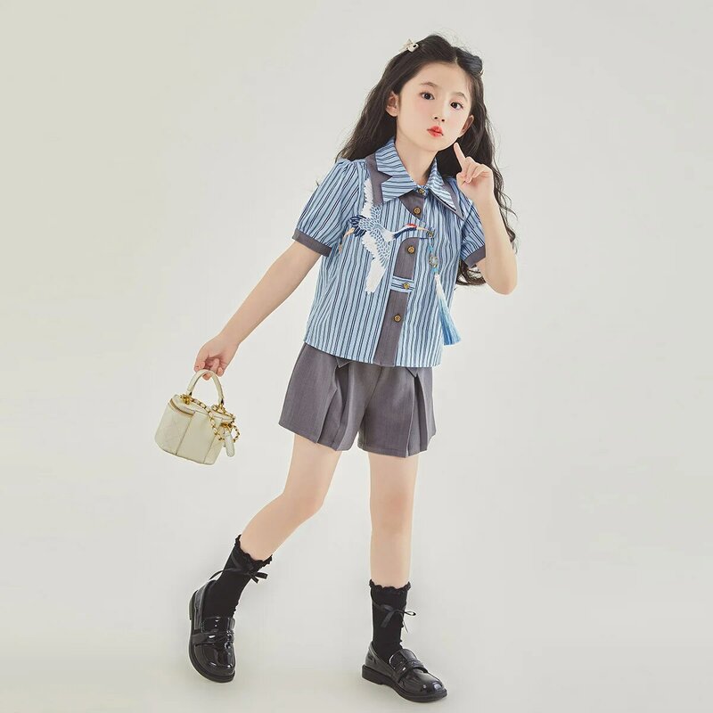 Zestaw ubrań dla juniorek dzieci dziewczynka kołnierz z wiązaniem w kokardę koszula kontrastowy, w paski + nieregularne szorty dla dzieci stylowy kombinezon akademicki